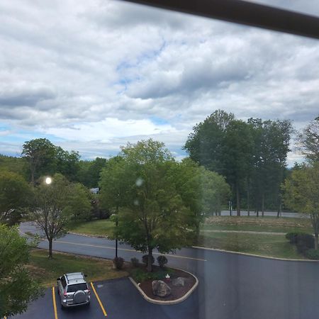 La Quinta Inn & Suites By Wyndham Lake George Exterior foto